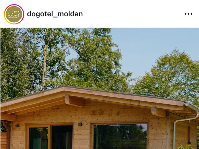 Das Saunahaus im Grünen mit charmantem Landhaus-Design.